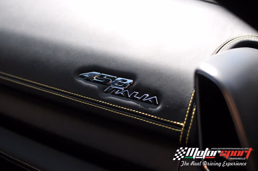 Ferrari 458 Italia test drive (2 lugares) 5 Ferrari 458 Itália detalhe do painel de bordo