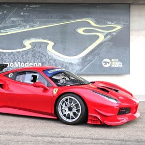 Test Drive Desafio Ferrari 488 em pista de corridas