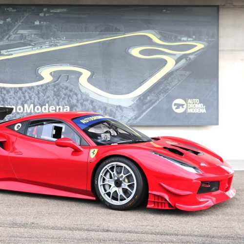 Test Drive Desafio Ferrari 488 em pista de corridas