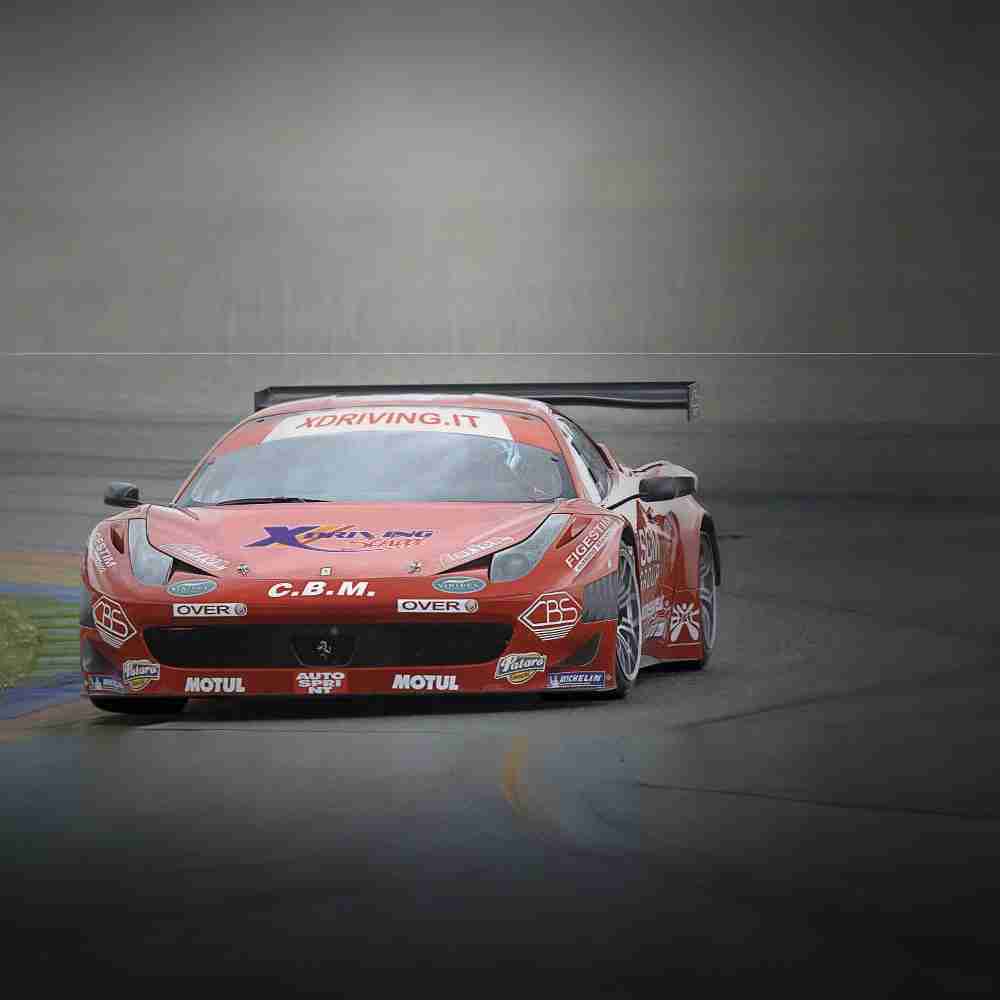 Conduzir na pista de Misano 2 Conduzir na pista de Misano - Imagem 2